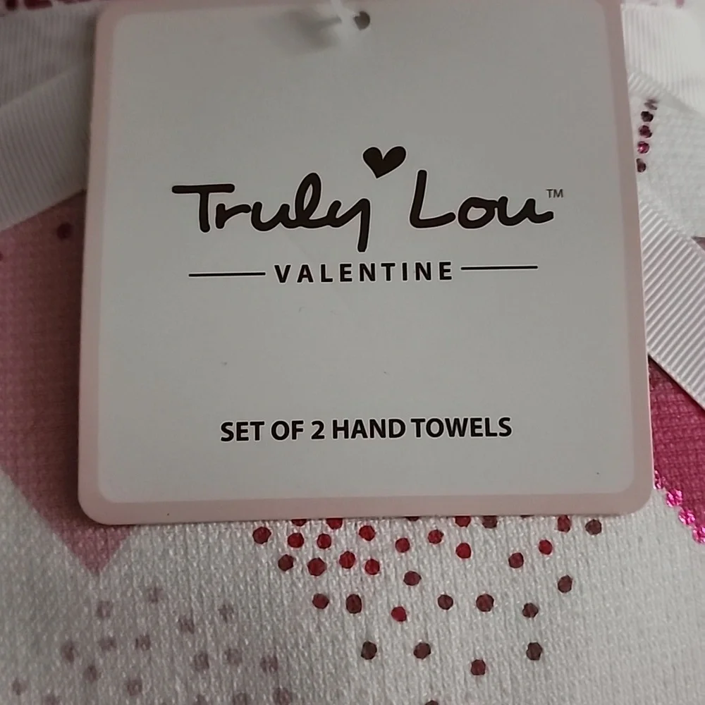 ✨️🩷NWT TRULY LOU VALENTINE 2PC SET OF HAND TOWELS✨️🩷✨️🩷